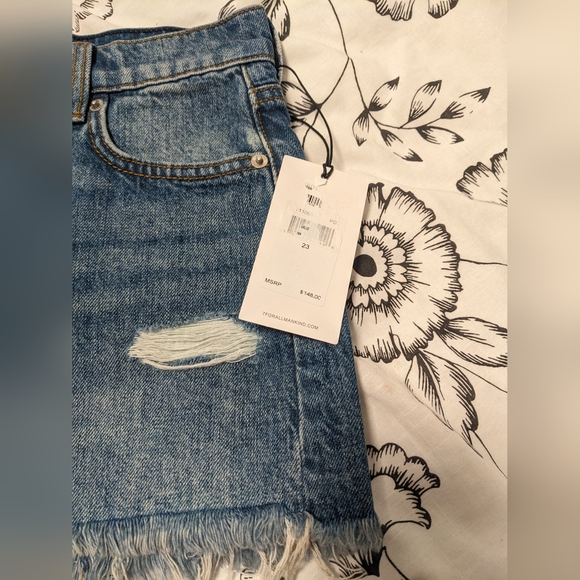 7 for all Mankind Monroe Cutoff Shorts, Size 23 - Picture 5 of 8